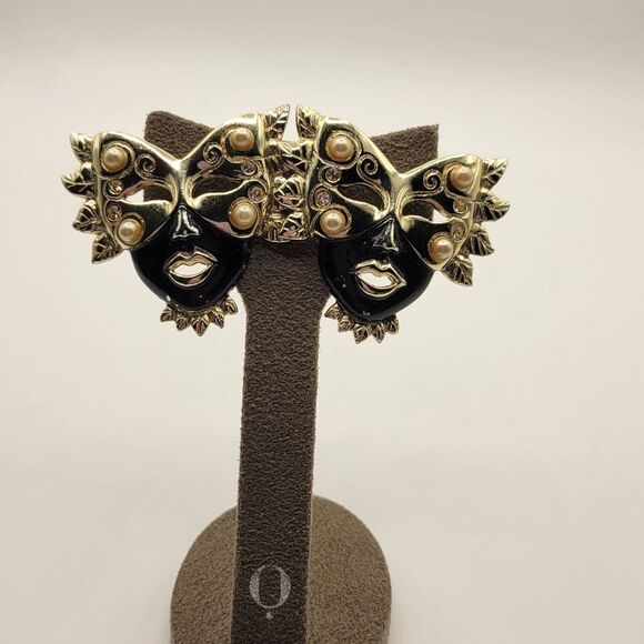 Goldtone and black theater Faux pearl Pierced earrings - Picture 5 of 7